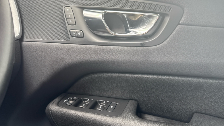 Volvo Xc60 2.0 T6 RC PHEV Inscription Expression 5dr AWD Auto Estate